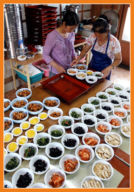 발우공양 준비가 장난 아니네-아이들 먹이는 일이 만만하지 않습니다.