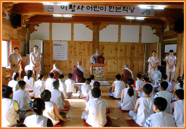스님들과 선생님들-학동들을 이끌어주실 스님들과 선생님들입니다.