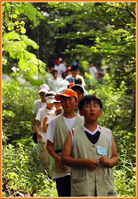 달마산 산행-달마산에 올랐습니다
오른 게 아니라 옆으로 갔습니다.
날씨가 너무 더워 산책로 따라 달마산 옆구리를 타고 갔습니다.