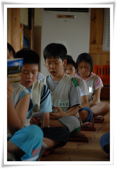 예불문 배우기-일주이 동안 하루, 2번씩 외워야 하는

예불문을 배움니다.

처음 배우는 예불문이지만

스님따라 하는 예불문은 재미있기만 합니다.

"마하반야바라밀다심경...."
