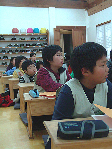 한문학당-모두 열심히 한문교육을 받고 있습니다