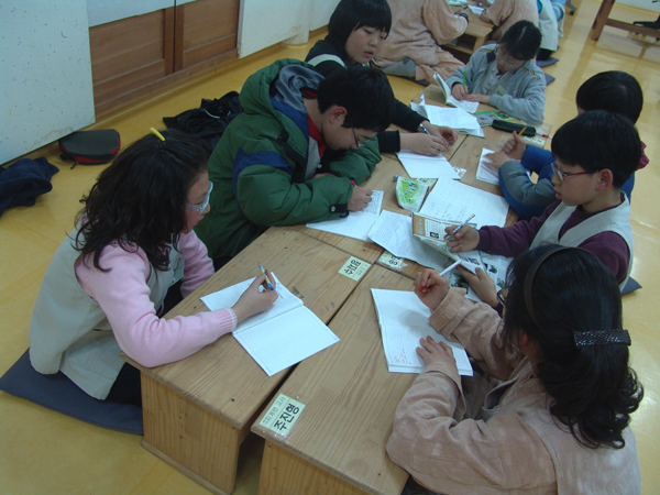 글쓰기 교육-시문화 답사에 대한 기행문을 쓰고 있습니다.