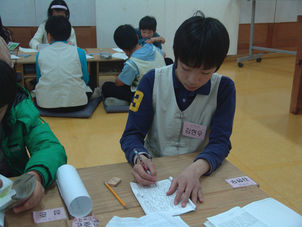 글쓰기 교육-시문화 답사에 대한 기행문을 쓰고 있습니다.