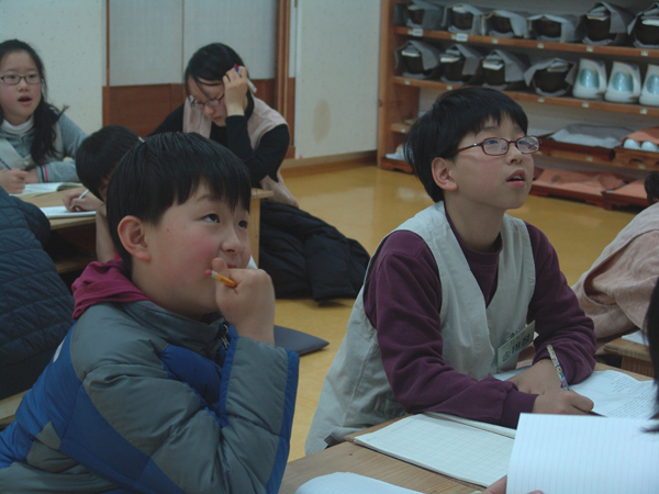 글쓰기 교육-시문화 답사에 대한 기행문을 쓰고 있습니다.