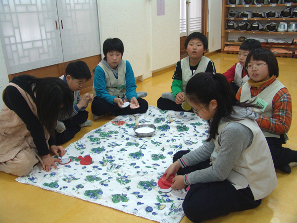 산책, 전통놀이 - 한지공예-부모님께 드릴 한지 거울을 만듭니다.