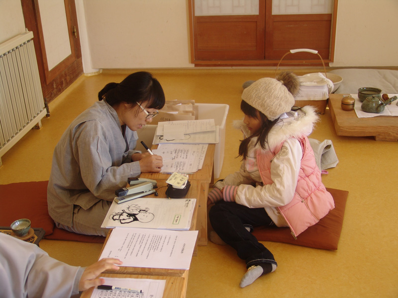 접수받는 아이들-