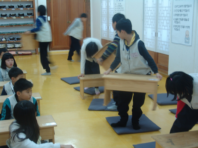 책상정리도 바르게~^^-
