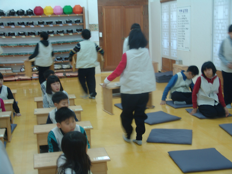 책상정리도 바르게~^^-